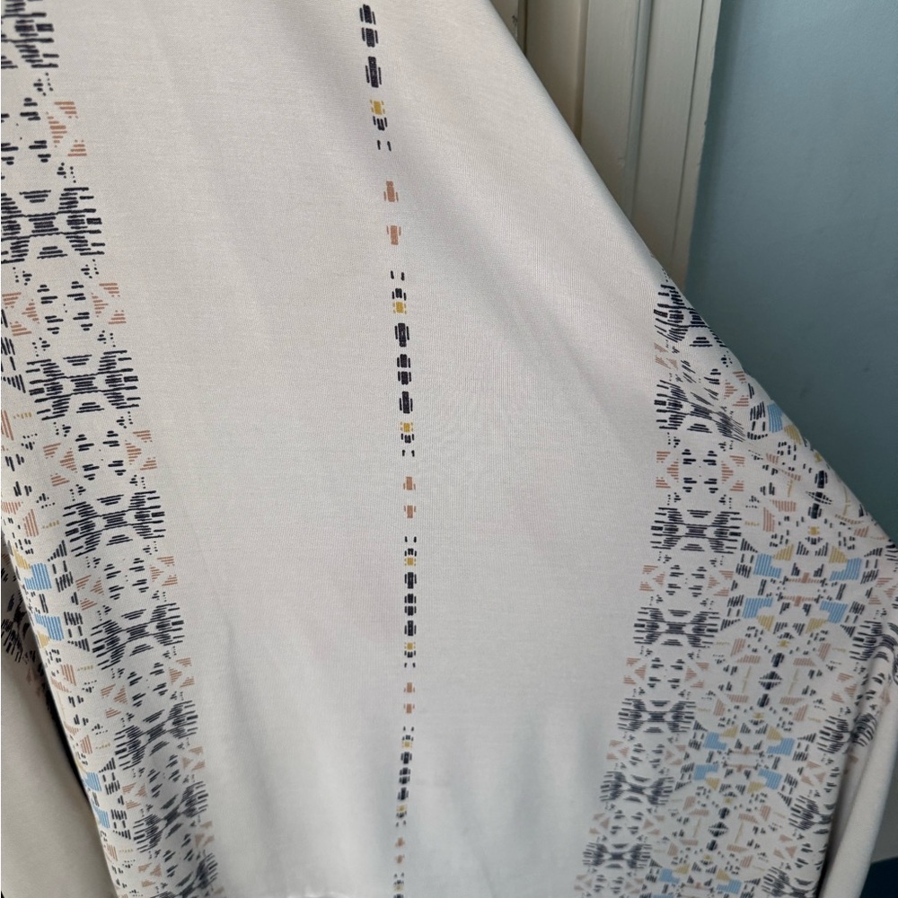 Sleeveless Patterned Tunic Top - Picture 4 of 5